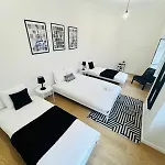 Luxury Rooms, Location For Tourists