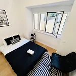 Luxury Rooms, Location For Tourists Hostel
